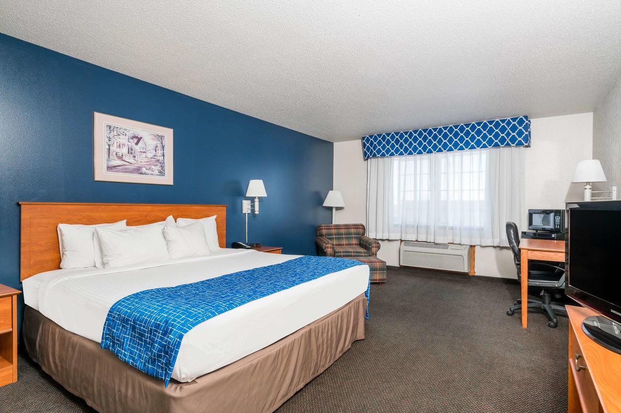 Travelodge & Suites By Wyndham Fargo/Moorhead Экстерьер фото