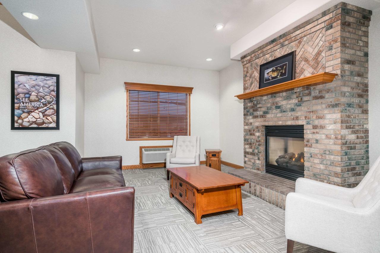 Travelodge & Suites By Wyndham Fargo/Moorhead Экстерьер фото