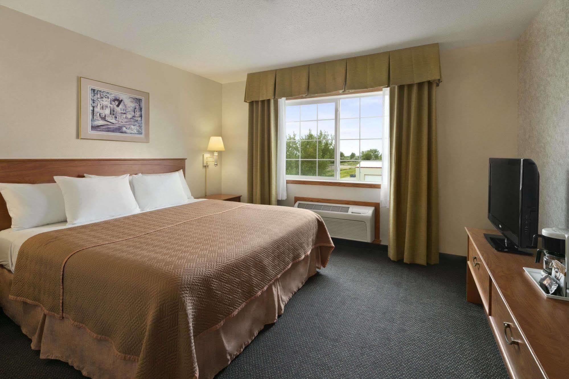 Travelodge & Suites By Wyndham Fargo/Moorhead Экстерьер фото