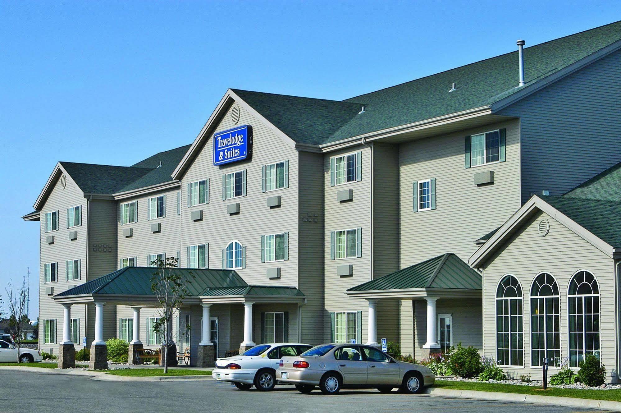 Travelodge & Suites By Wyndham Fargo/Moorhead Экстерьер фото